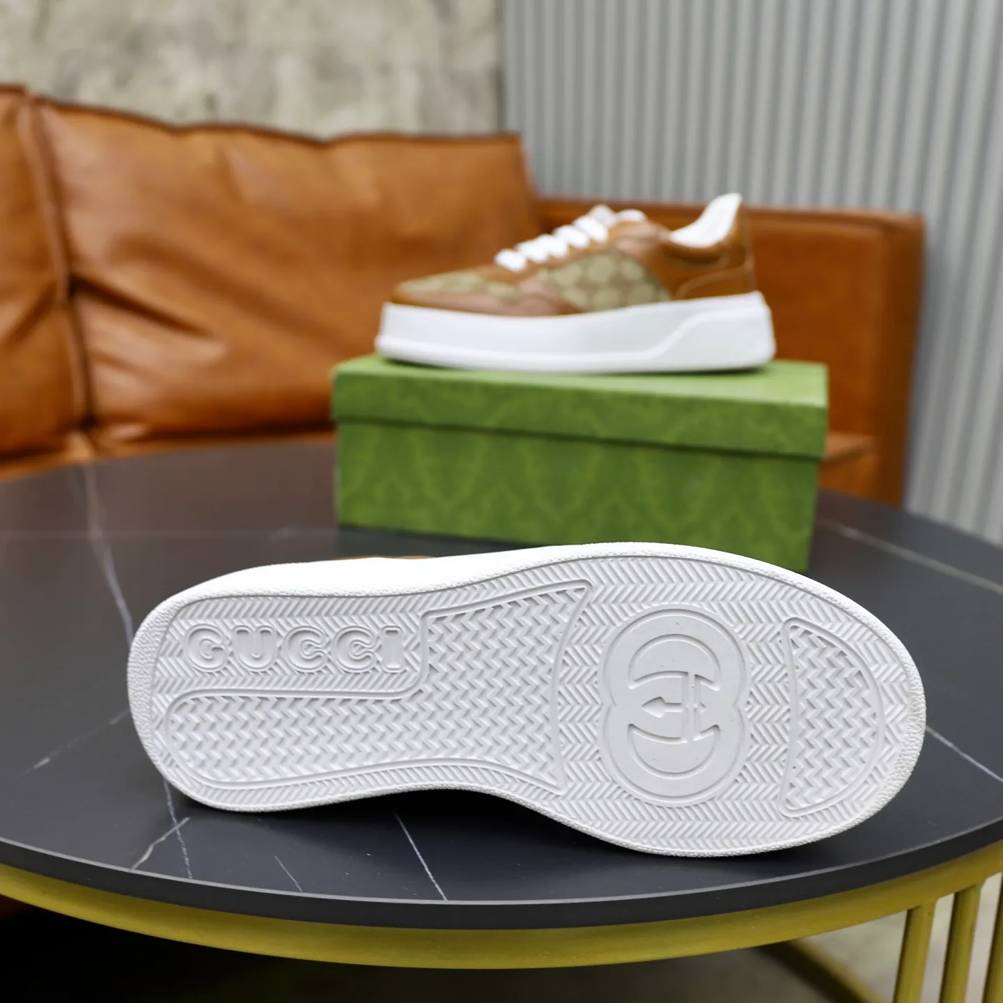 Men's shoes: 400💰🙅‍♂️🙅‍♂️🙅‍♂️ Brand: GUCCI Standard code: 38-44 (45 customized) Grade: Same as the official website Material: Original leather splicing brand cloth Comfortable and breathable sheepskin lining Lightweight wear-resistant outsole Style category: Men's fashion casual shoes Sports shoes Distinguished luxury brand elements Top luxury Color: actual picture color